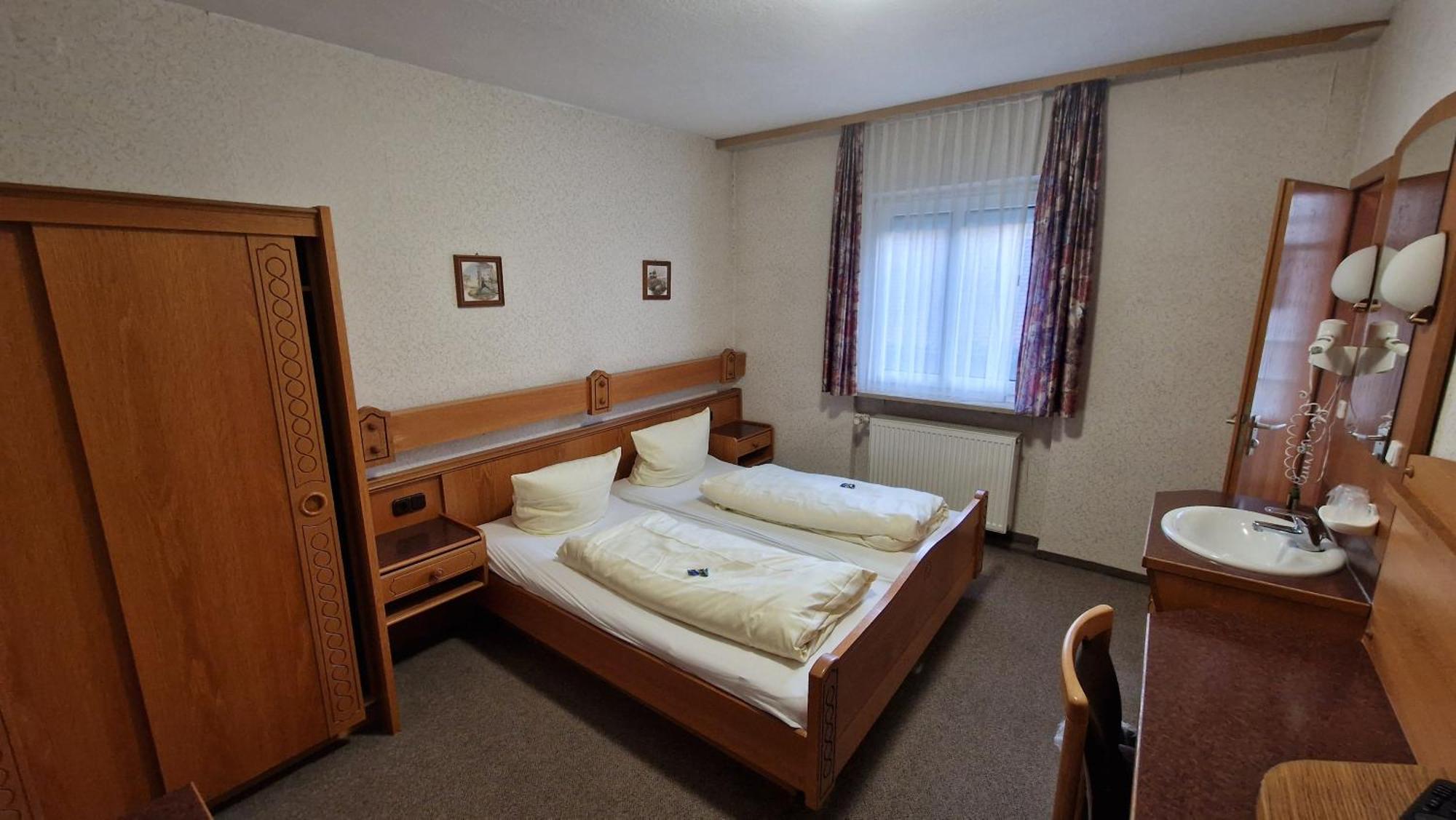 Schwarzer Adler - Hotel Garni Ipsheim Quarto foto
