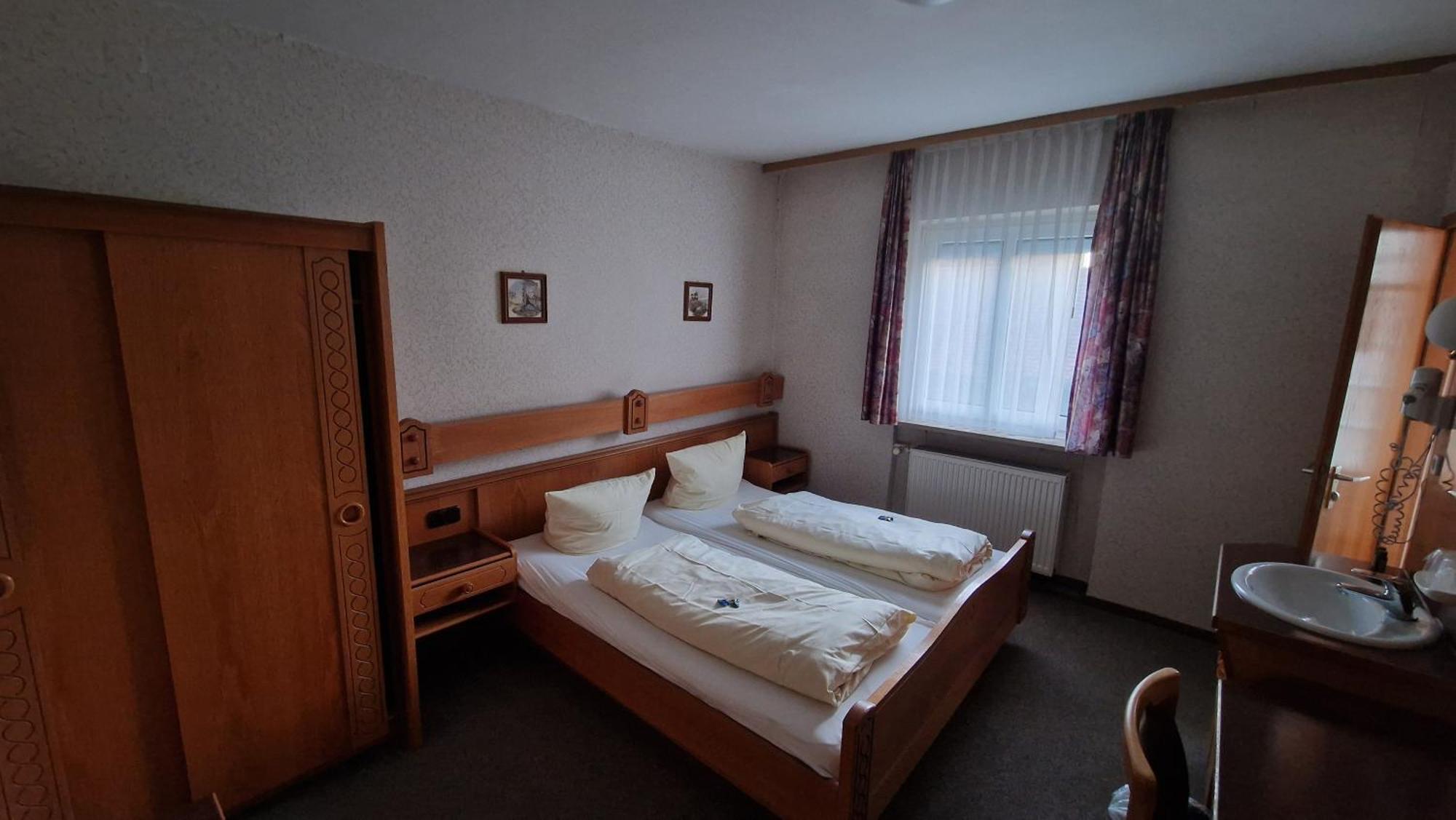 Schwarzer Adler - Hotel Garni Ipsheim Quarto foto