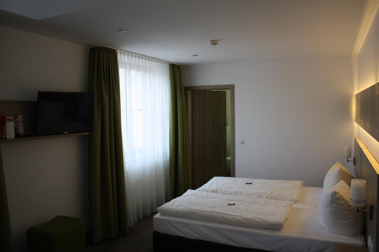 Schwarzer Adler - Hotel Garni Ipsheim Quarto foto